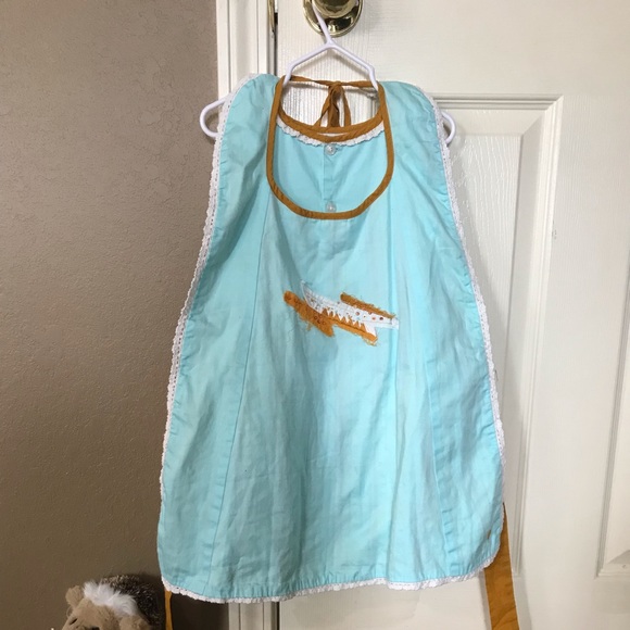 Well Dressed Wolf
Homespun hero 2 piece dress and cape - Picture 2 of 4